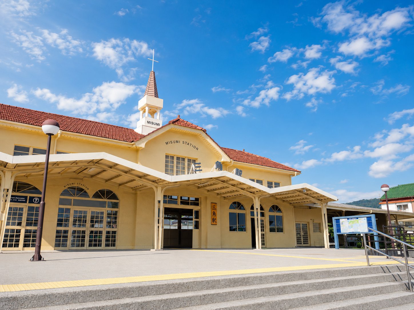 三角駅(宇城市三角町)の歴史的な駅舎